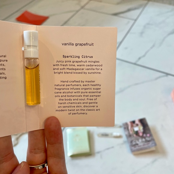 Fragrance bundle - Picture 3 of 7